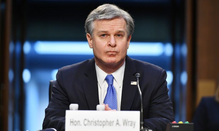 chris wray 700x420 Zbzc5k
