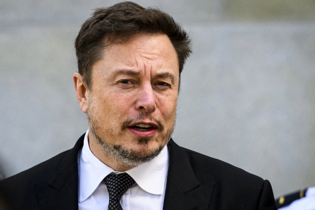 Elon Musk Says Biden Administration ‘Actively Aiding Illegal Immigration’