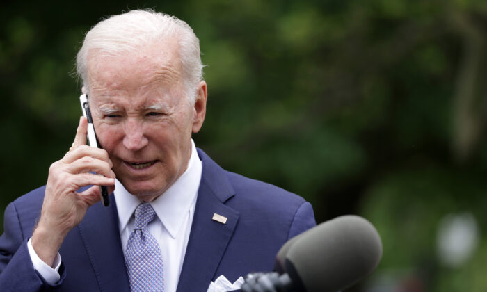 id5234214 joe biden on phone 700x420 UUlc4K