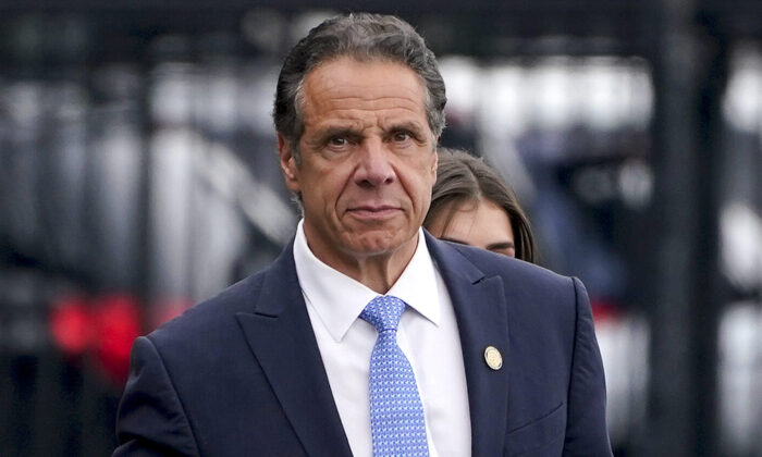 Cuomo resigns and leaves e1628618858955 700x420 BkwEzN