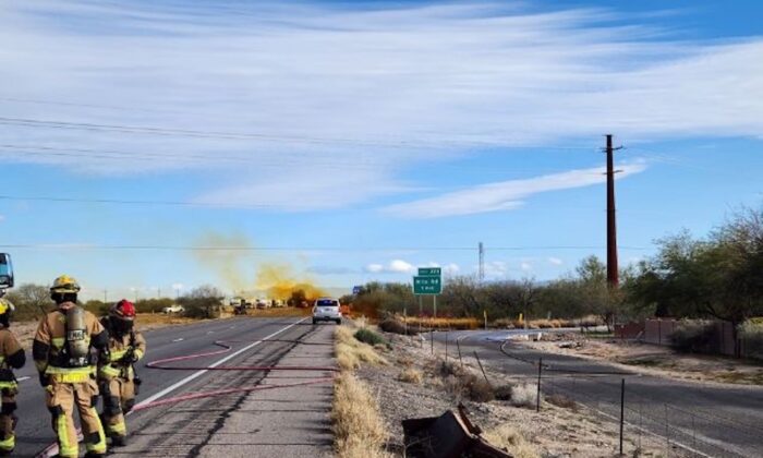 truck overturn on i 10 tucson arizona 700x420 eKgXCW