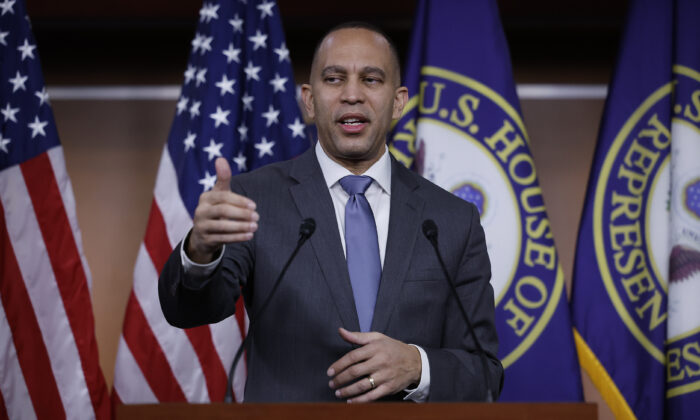 Hakeem Jeffries GettyImages 1464515863 700x420 QidTbg