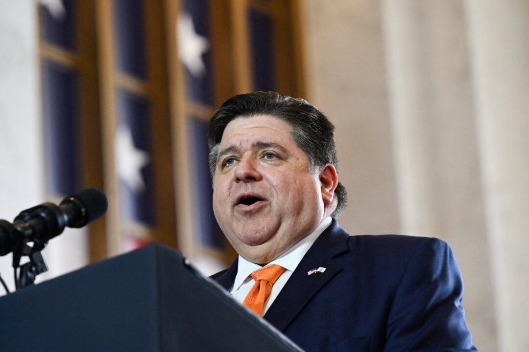 id5656115 Governor Pritzker LSedit 1080x720 MiGLBw