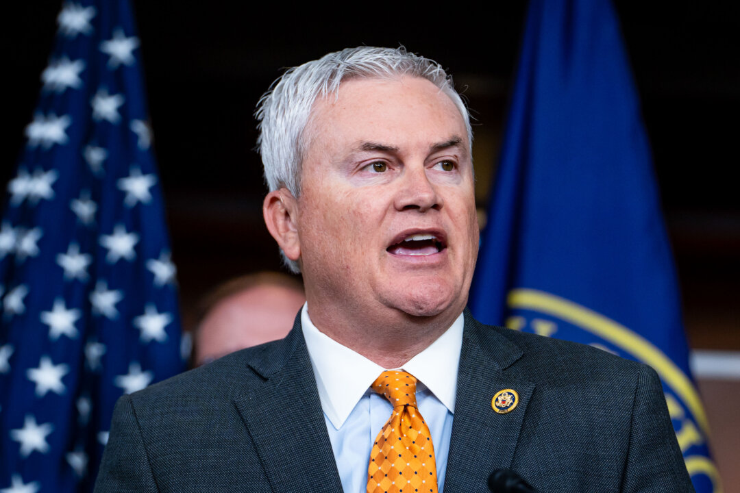 id5685983 04302024 DSC00751 James Comer LSedit 1080x720 hKOMPe