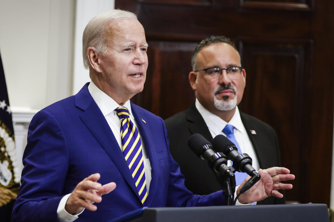 id5697121 Cardona Biden GettyImages 1417742034 e1661374233741 LSedit SB 1080x720 InYknt