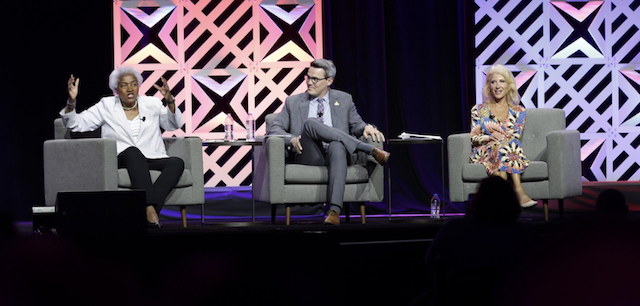 id5701784 Donna and Kellyanne 1moOUC