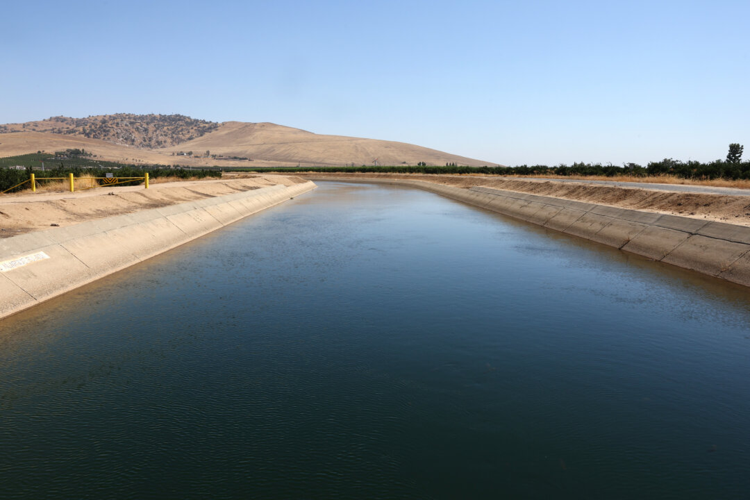 id5624841 California Canal 1080x720 6WqF0o