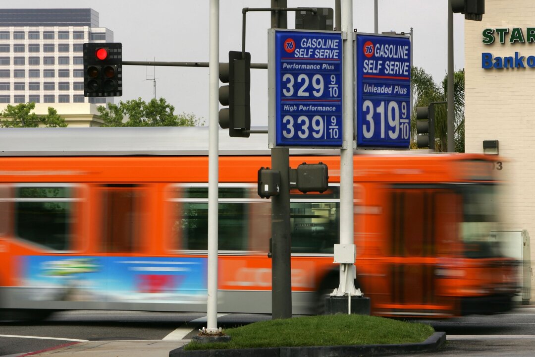 id5678635 Bus California 1080x720 tnImSa